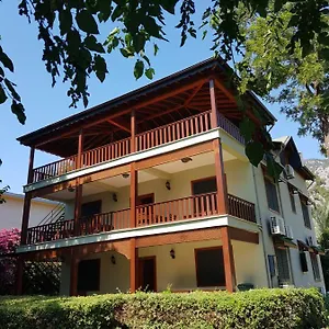 Pinea Hotel